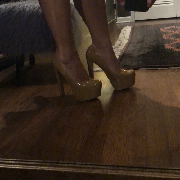 Bebe patent leather nude  pumps - Picture 6 of 8